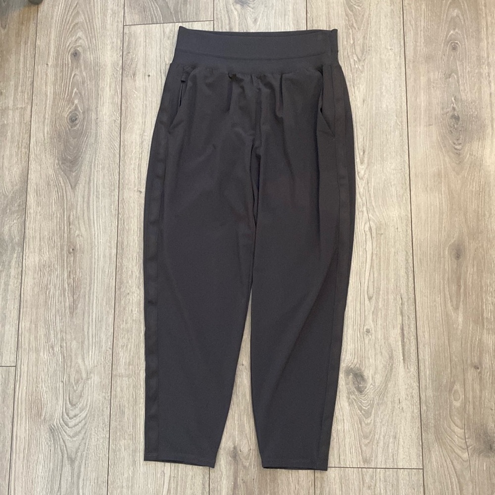 Athleta Nolita Slim Tapered Crop Pant Activewear Travel Brown Size 2